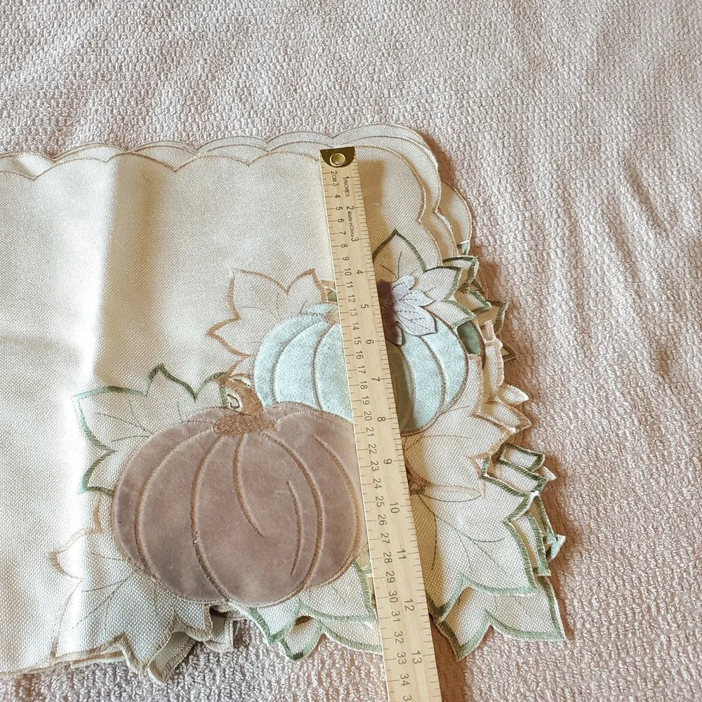 Set‎ of 4 Fall Pumpkin Applique Placemats Scalloped Edge Cream Sage Taupe 13x19